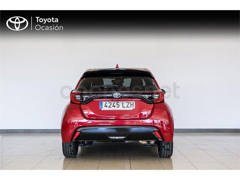 Usado Toyota Yaris Hybrid Plus 116 CV (85 kW) 2022 Rojo Berlina