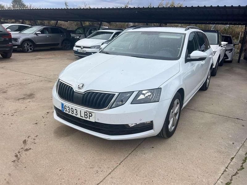 Usado Skoda Octavia 116 CV (85 kW) 2019 Blanco Familiar