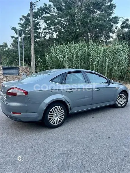 Usado Ford Mondeo Titanium 140 CV (102 kW) 2006 Azul Berlina