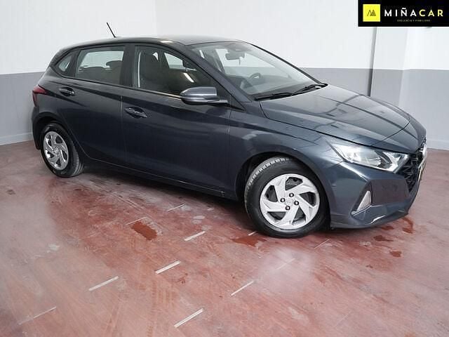 Usado Hyundai i20 100 CV (73 kW) 2022 Gris Berlina