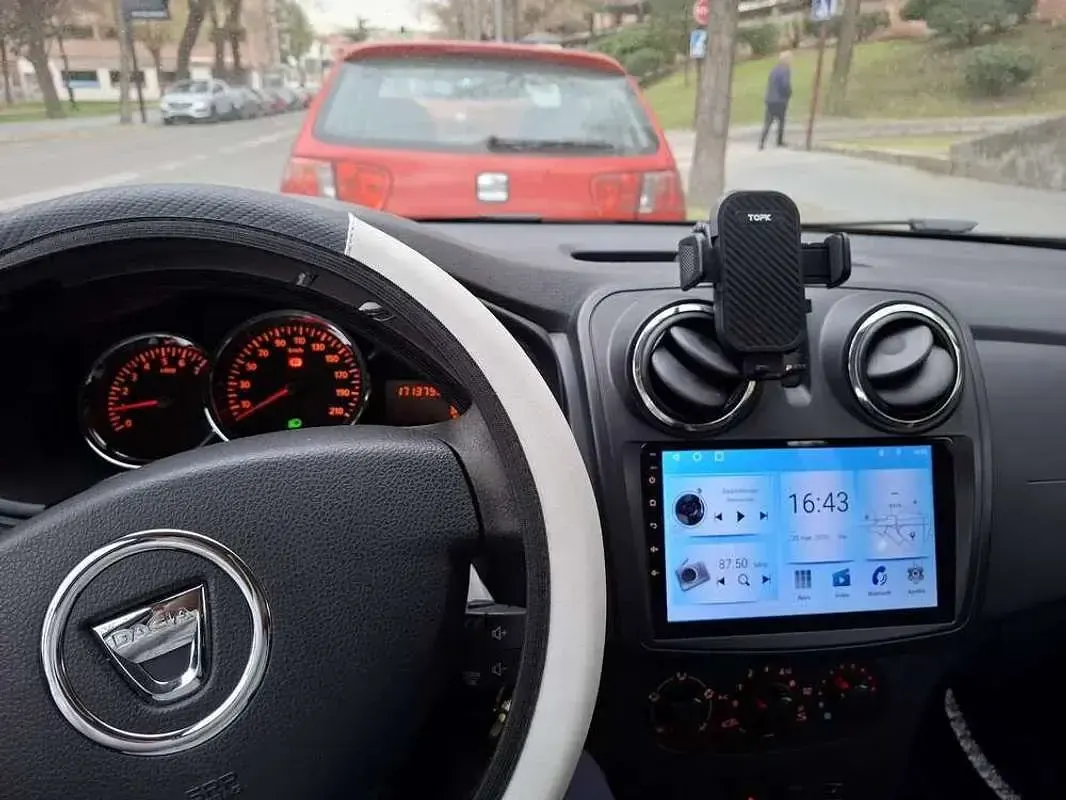 Usado Dacia Sandero Lauréate 73 CV (53 kW) 2016 Blanco Berlina