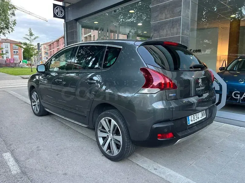 Usado Peugeot 3008 Allure 150 CV (110 kW) 2016 Gris / plata Berlina
