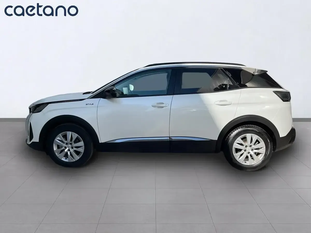 Usado Peugeot 3008 Style 130 CV (95 kW) 2021 Blanco SUV