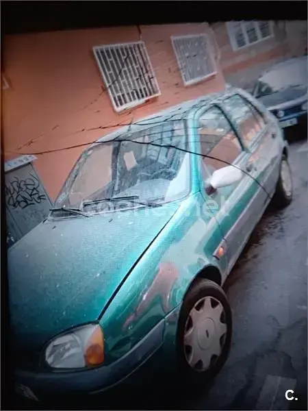 Usado Ford Fiesta Ambiente 60 CV (44 kW) 2001 Verde Utilitario