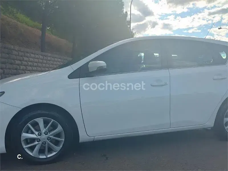 Brugt Toyota Auris Active 132 HK (97 kW) 2015 Hvid Sedan