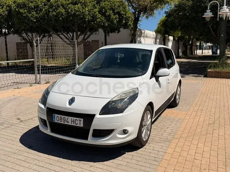 Usado Renault Scénic Authentique 95 CV (69 kW) 2011 Blanco Monovolumen
