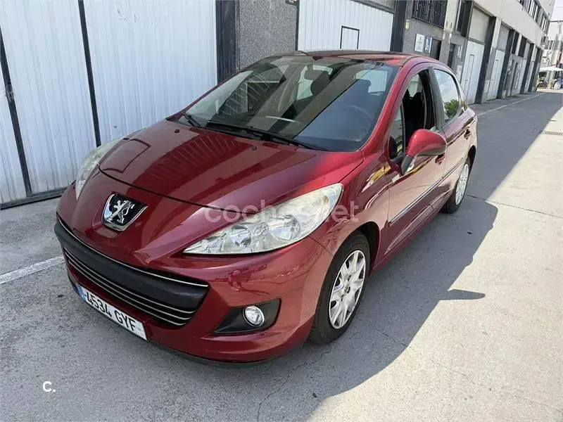 Usado Peugeot 207 95 CV (69 kW) 2010 Granate Berlina