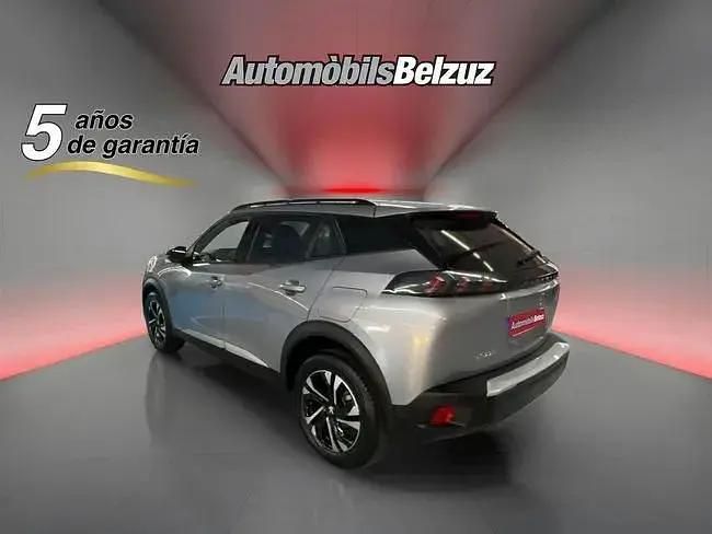 Używany Peugeot 2008 Allure 101 KM (74 kW) 2022 Srebrny SUV