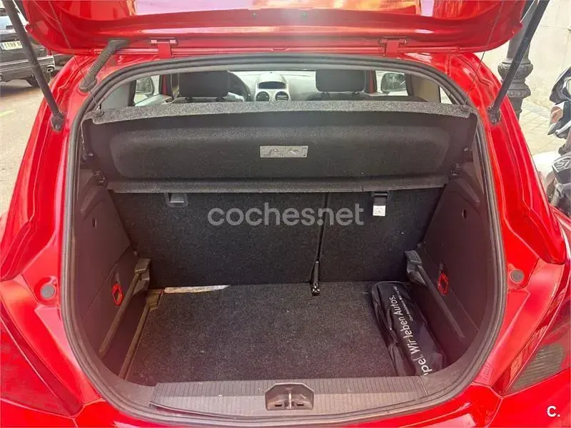 Usado Opel Corsa Essentia 75 CV (55 kW) 2010 Rojo Utilitario