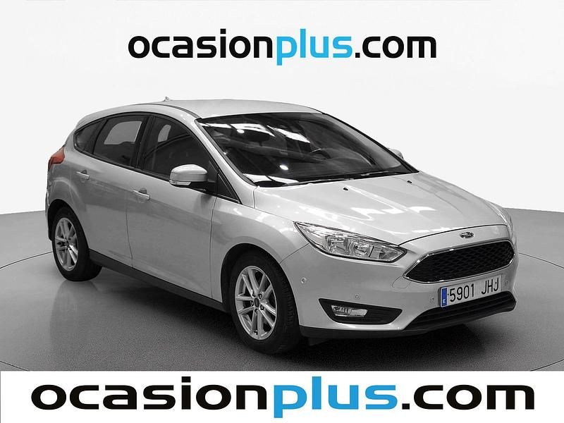 Usado Ford Focus Trend+ 125 CV (91 kW) 2015 Gris plata Utilitario