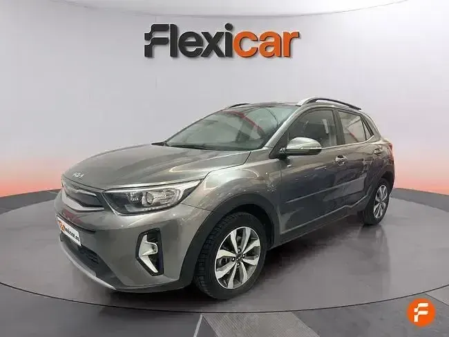 Usado Kia Stonic 100 CV (73 kW) 2024 Gris SUV