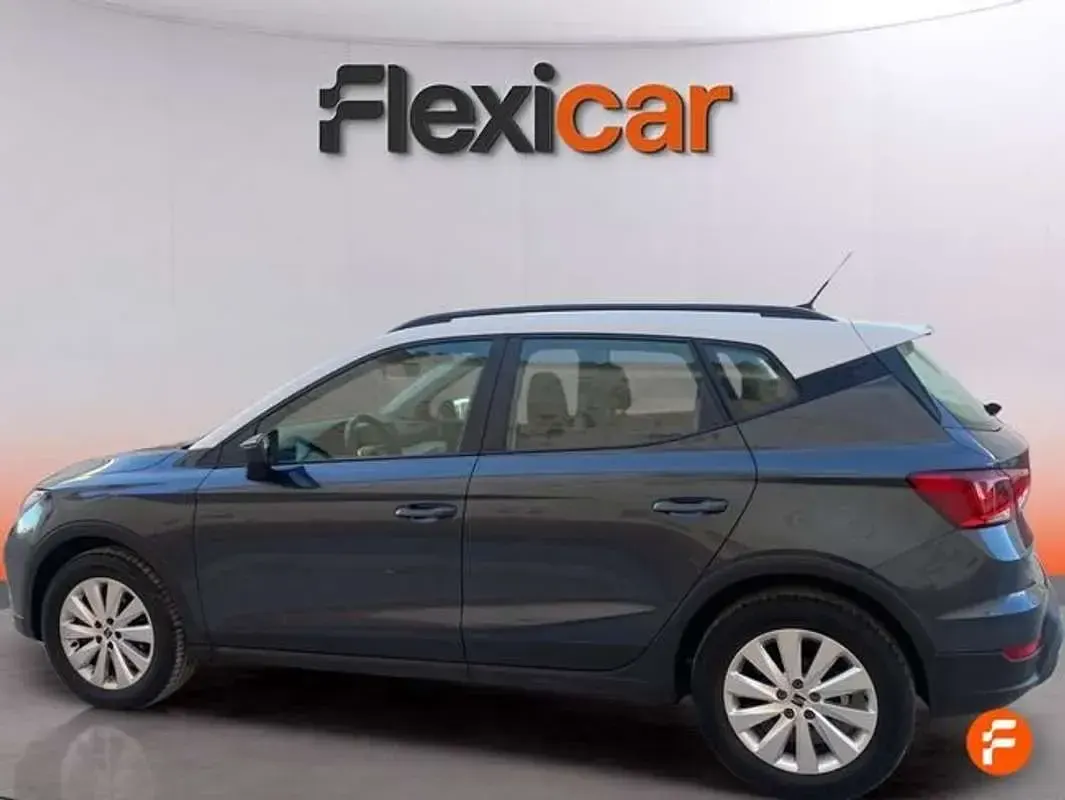 Usado Seat Arona Style 110 HP (80 kW) 2022 Cinzento SUV