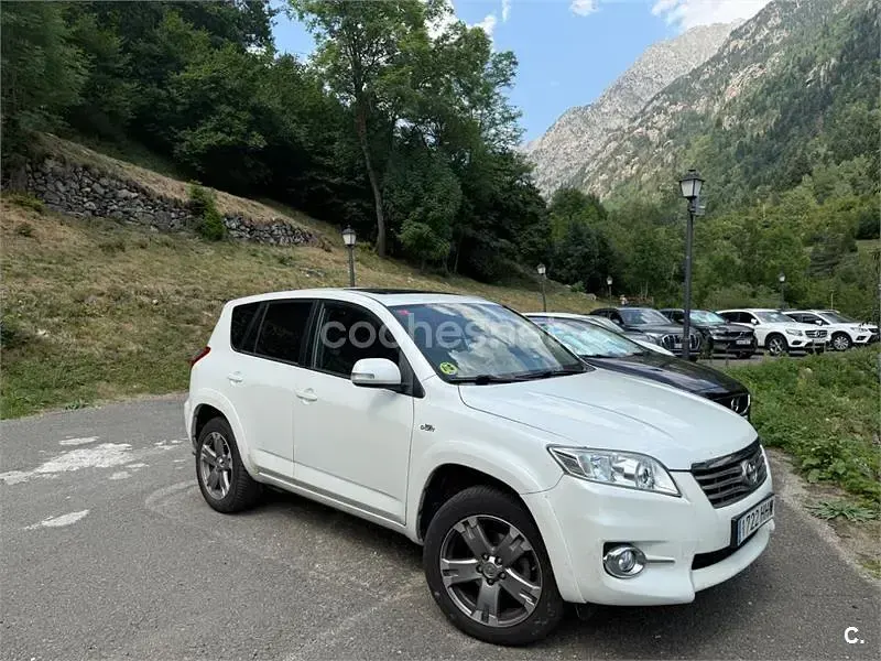 Usado Toyota RAV4 Executive 150 CV (110 kW) 2012 Blanco SUV