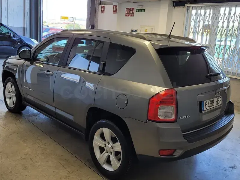 Usado Jeep Compass Limited 136 CV (100 kW) 2011 Gris / plata SUV