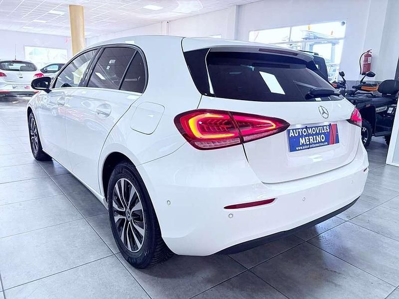 Usado Mercedes A180 Advanced 116 CV (85 kW) 2022 Blanco Utilitario