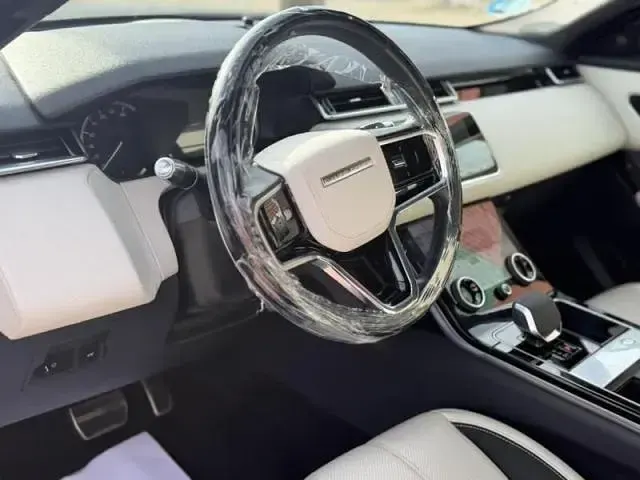 Usado Land Rover Range Rover Velar R-Dynamic 204 CV (150 kW) 2022 Gris / plata SUV
