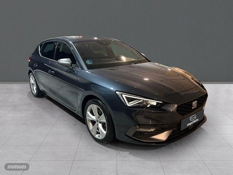Usado Seat Leon FR 110 CV (80 kW) 2024 Gris Berlina