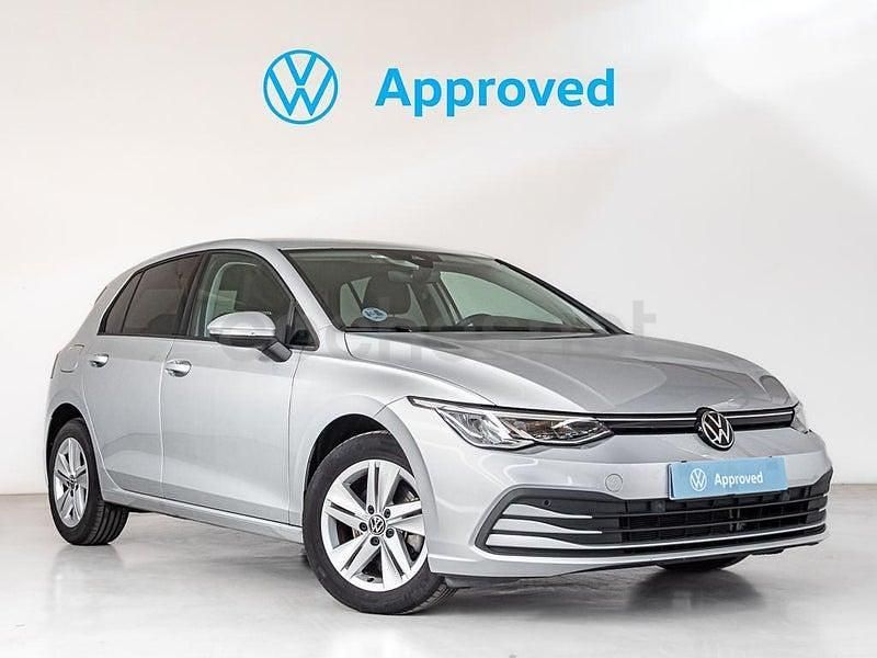 Usado VW Golf VIII Life 115 CV (84 kW) 2024 Gris / plata Berlina