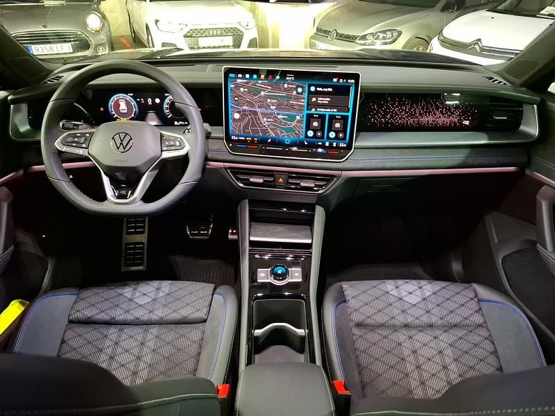 Usado VW Tayron R-line 150 CV (110 kW) 2025 Violeta metalizado SUV