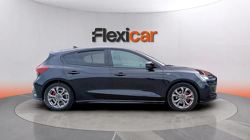 Usado Ford Focus ST-Line 125 CV (91 kW) 2022 Negro Berlina