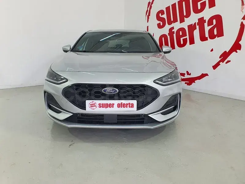 Usado Ford Focus ST-Line 125 CV (91 kW) 2023 Gris / plata Berlina