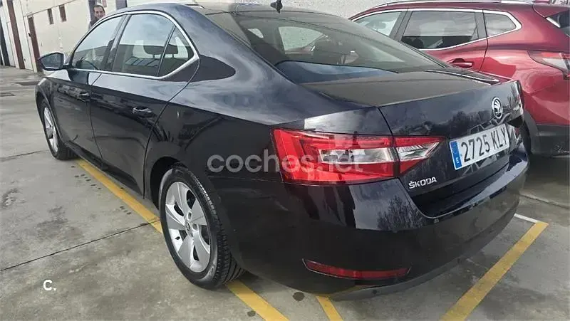 Usado Skoda Superb Ambition 150 CV (110 kW) 2017 Negro Berlina