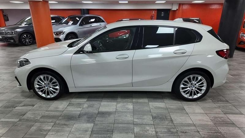 Usado BMW 118 Sport Line 136 CV (100 kW) 2020 Blanco Utilitario