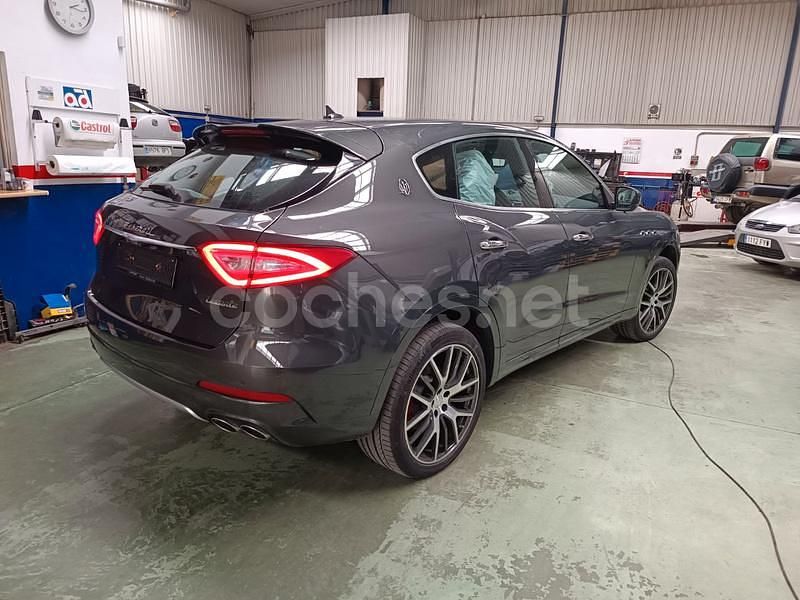 Usado Maserati Quattroporte 275 CV (202 kW) 2017 Gris / plata Berlina