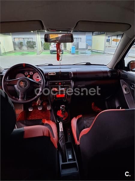 Usado Seat Leon Sport 150 CV (110 kW) 2002 Rojo Utilitario