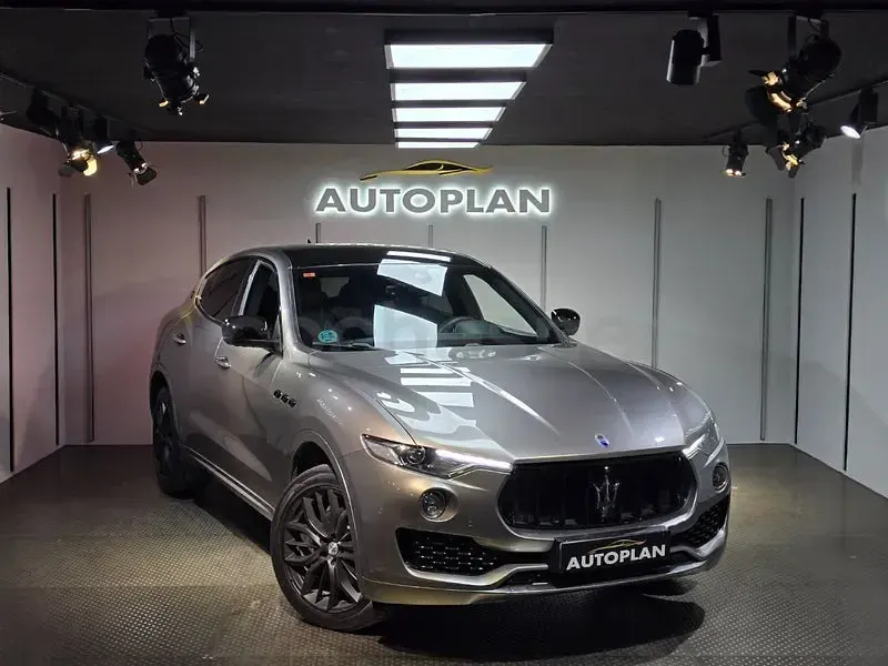 Usado Maserati Levante 275 CV (202 kW) 2017 Gris / plata SUV