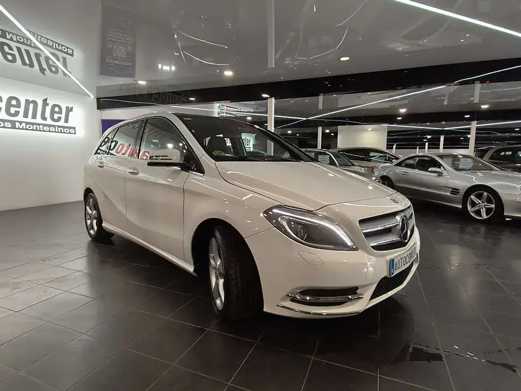 Usado Mercedes B200 136 CV (100 kW) 2012 Blanco Utilitario