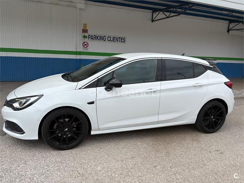 Begagnad Opel Astra 200 HK (147 kW) 2018 Vit Sedan