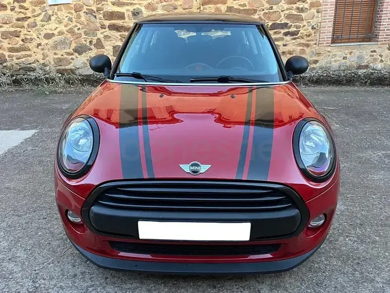 Usado Mini ONE 102 CV (75 kW) 2018 Rojo Utilitario