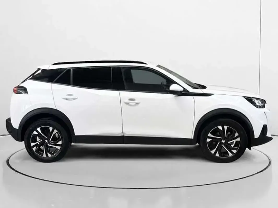Usado Peugeot 2008 Allure 110 CV (80 kW) 2022 Blanco SUV