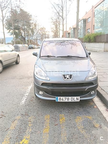Usado Peugeot 1007 110 CV (80 kW) 2005 Gris / plata Monovolumen
