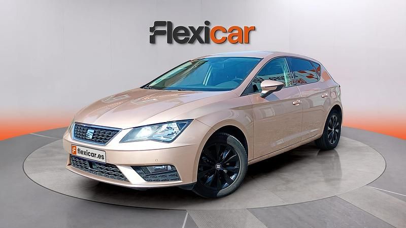 Używany Seat Leon Style 116 KM (85 kW) 2019 Beżowy Sedan/Limuzyna