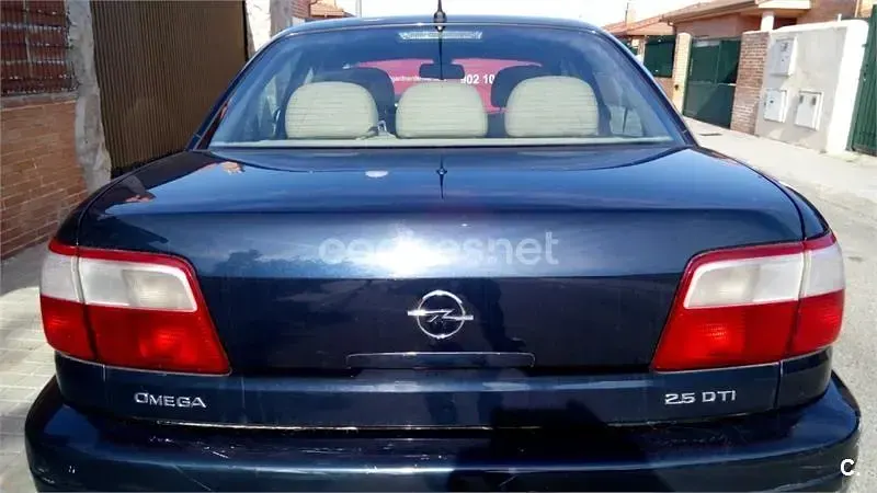 Usado Opel Omega Elegance 150 CV (110 kW) 2003 Azul Berlina