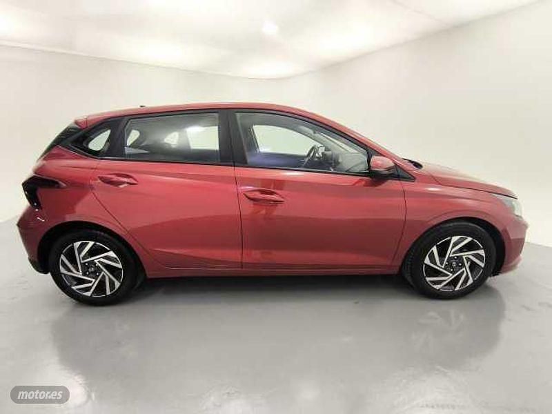Usado Hyundai i20 99 CV (72 kW) 2024 Dragon red Berlina