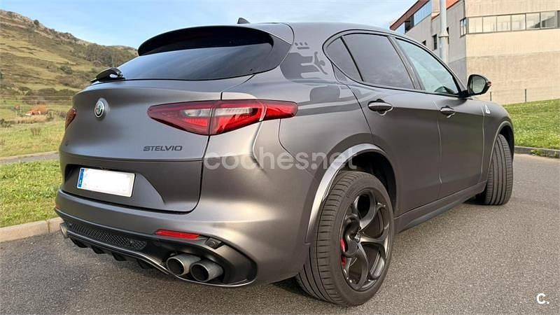 Usado Alfa Romeo Stelvio 510 CV (375 kW) 2018 Gris / plata SUV