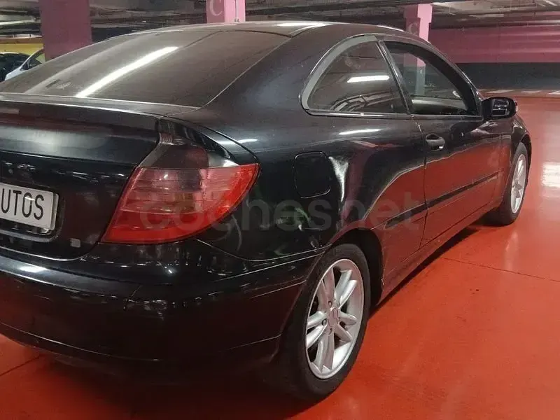 Usado Mercedes C180 129 CV (94 kW) 2001 Negro Berlina