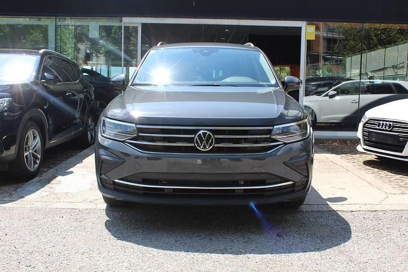 Usado VW Tiguan Life 246 CV (180 kW) 2021 Gris SUV