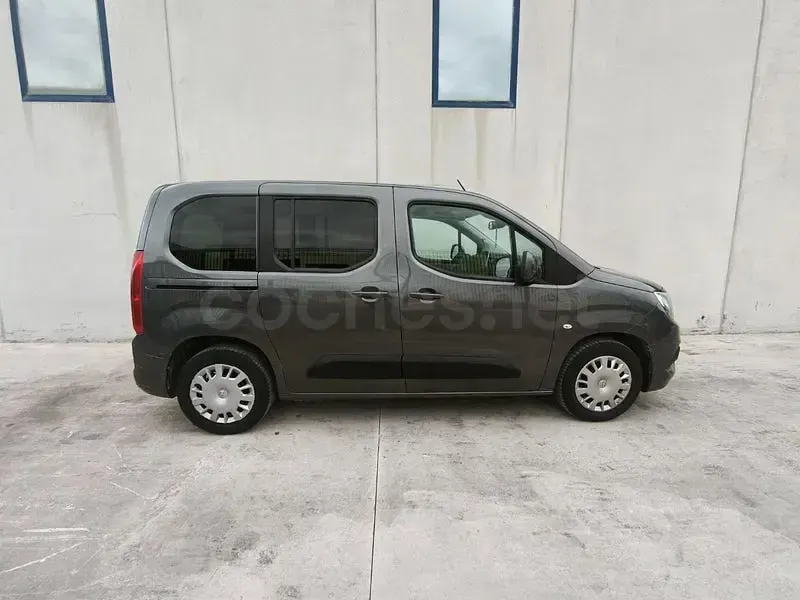Usado Opel Combo Life Innovation 102 CV (75 kW) 2019 Gris / plata Monovolumen