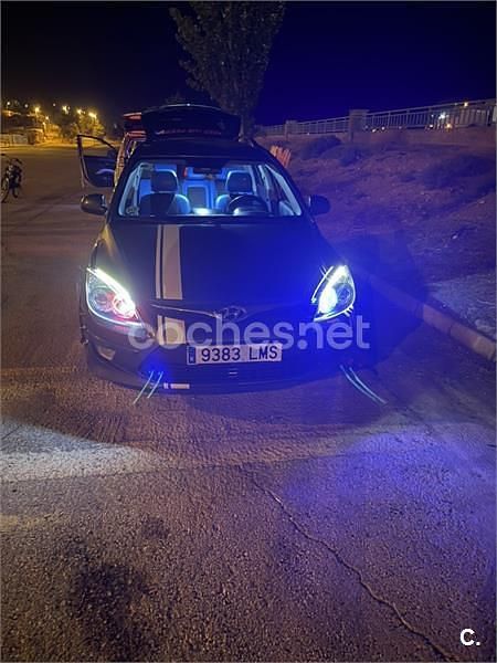 Gris / plata Usado 2010 Hyundai i30 Comfort Familiar | 4000 € - Imagen 1/4