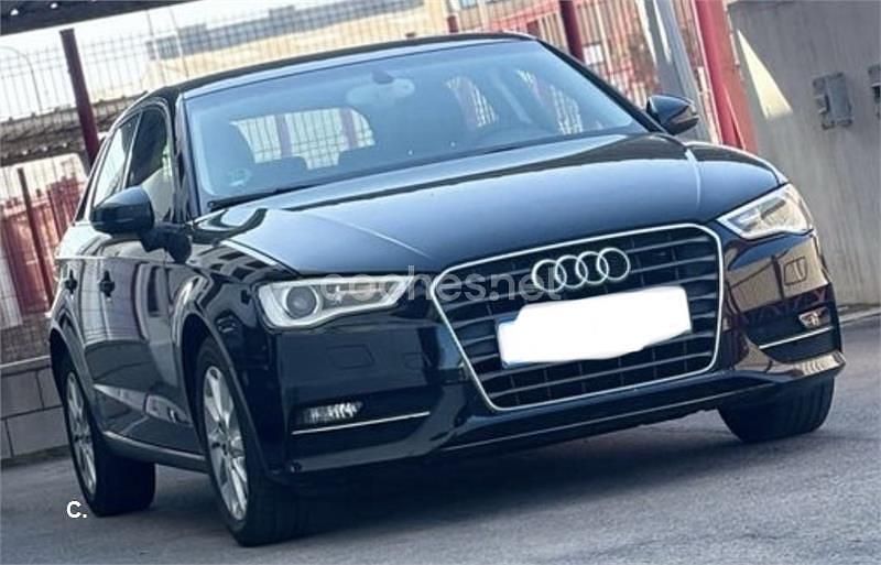 Usado Audi A3 Attraction 110 CV (80 kW) 2015 Negro Berlina