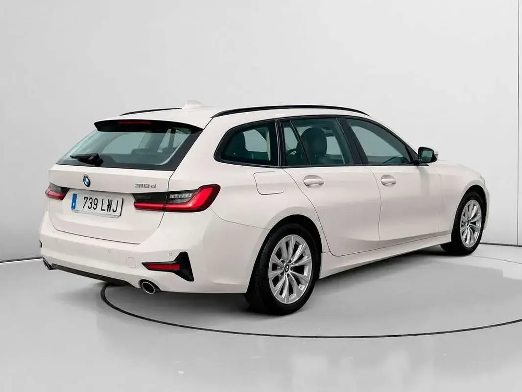 Usado BMW 318 150 CV (110 kW) 2022 Blanco Familiar