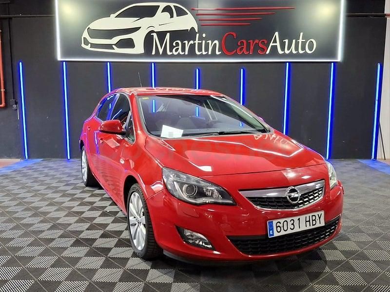 Usado Opel Astra Enjoy 115 CV (84 kW) 2011 Rojo Berlina