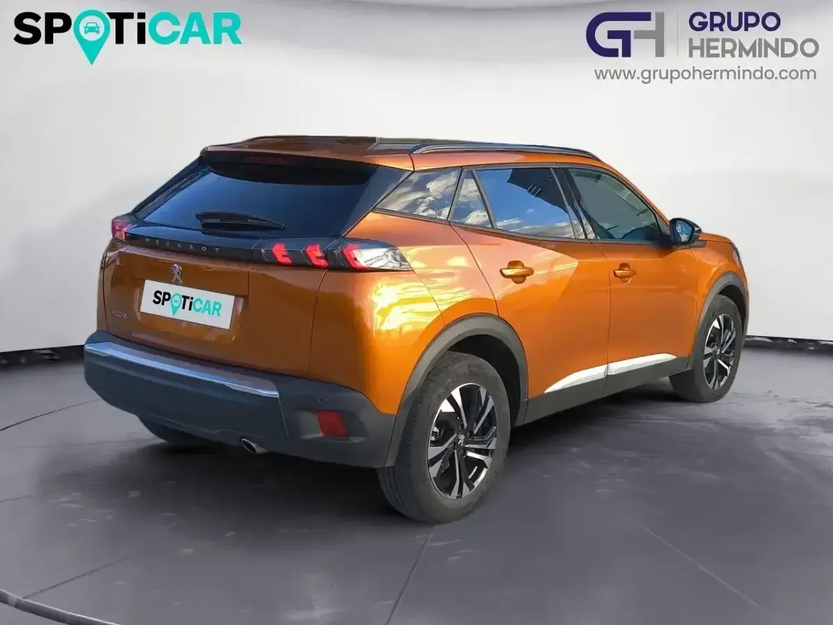 Usado Peugeot 2008 Allure 110 CV (80 kW) 2022 Naranja SUV