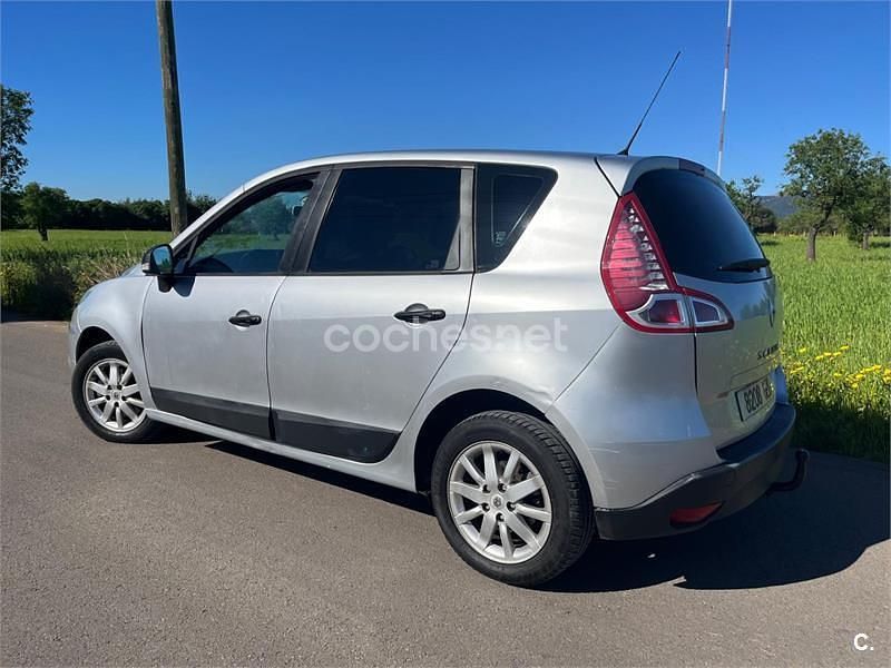 Usado Renault Scénic III Authentique 85 CV (62 kW) 2011 Gris / plata Monovolumen