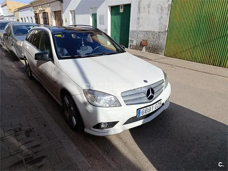 Usado Mercedes C220 Avantgarde 170 CV (125 kW) 2010 Blanco Familiar