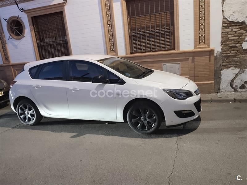 Usado Opel Astra Business 110 CV (80 kW) 2015 Blanco Berlina